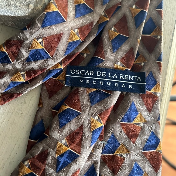 Vintage OSCAR DE LA RENTA All Silk Necktie - Picture 2 of 5